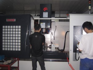 赤壁蒲圻起重機(jī)械加工中心操作圖展。
